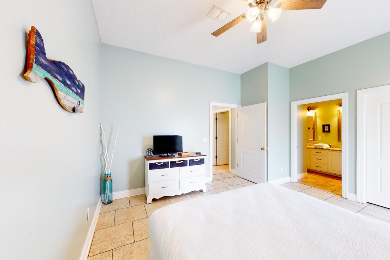 Shore Beats Workin' Holiday home