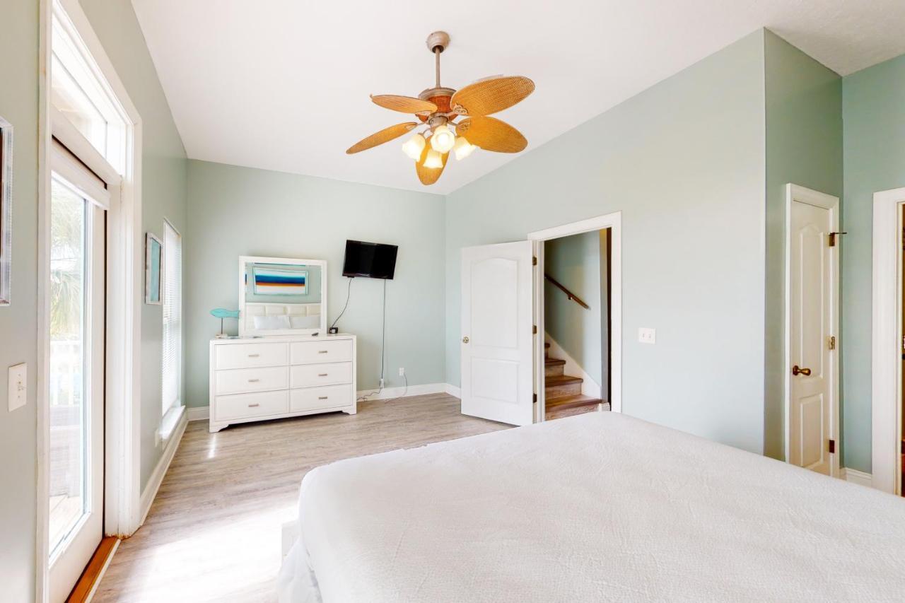 Shore Beats Workin' Holiday home